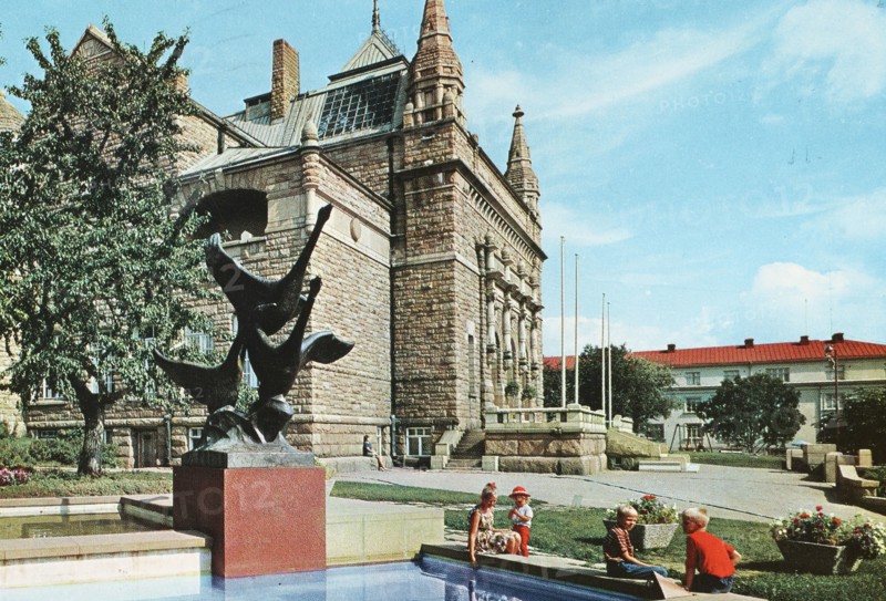 Finland, Turku, Museum of Art and Statue 'Swans' by Jussi Mantynen, 1967 circa