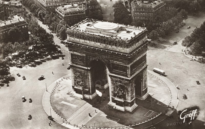 Paris, Vue aerienne L'Arc de Triomphe de l'Etoile