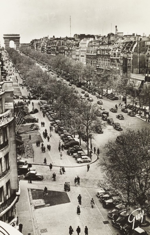 L'avenue des Champs Elysees, Paris