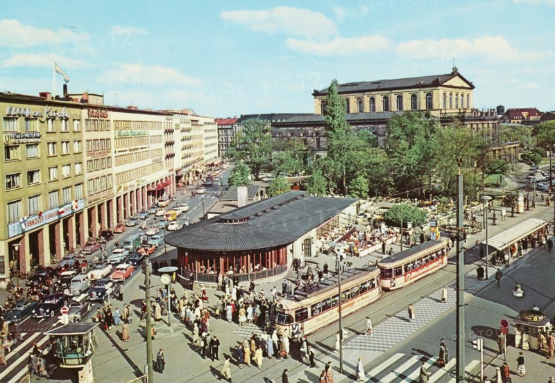 Germany, Hannover, view of the famous Cafe am Kropcke with the Opera House