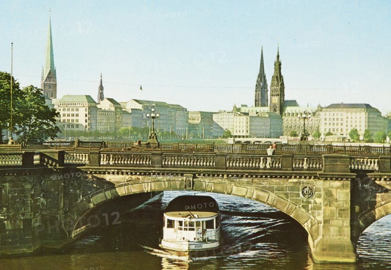 Germany, Hamburg, Lombardsbrucke, bridge and the city
