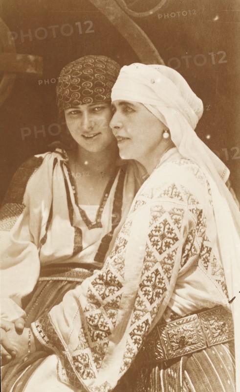 Queen Maria of Romania with her daughter, Princess Ileana