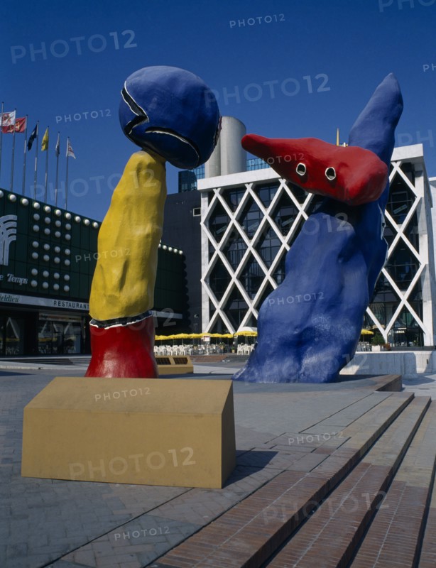 FRANCE, Ile de France , Paris, "La Defence, sculpture."