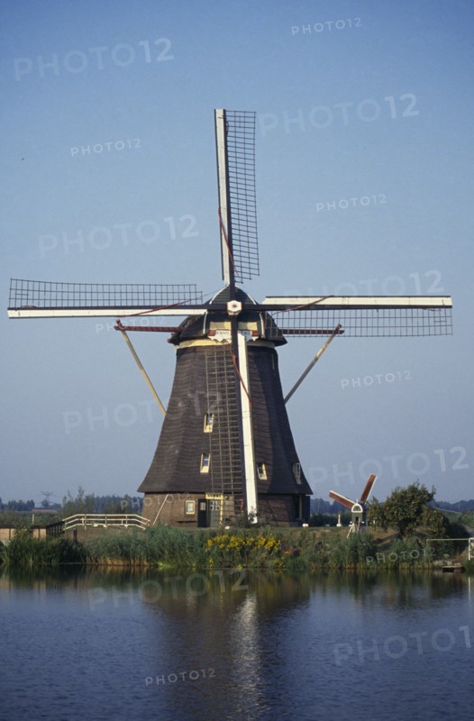 HOLLAND, Zuid Holland, Kinderdijk, Windmill on the riverbank of the Rhine.