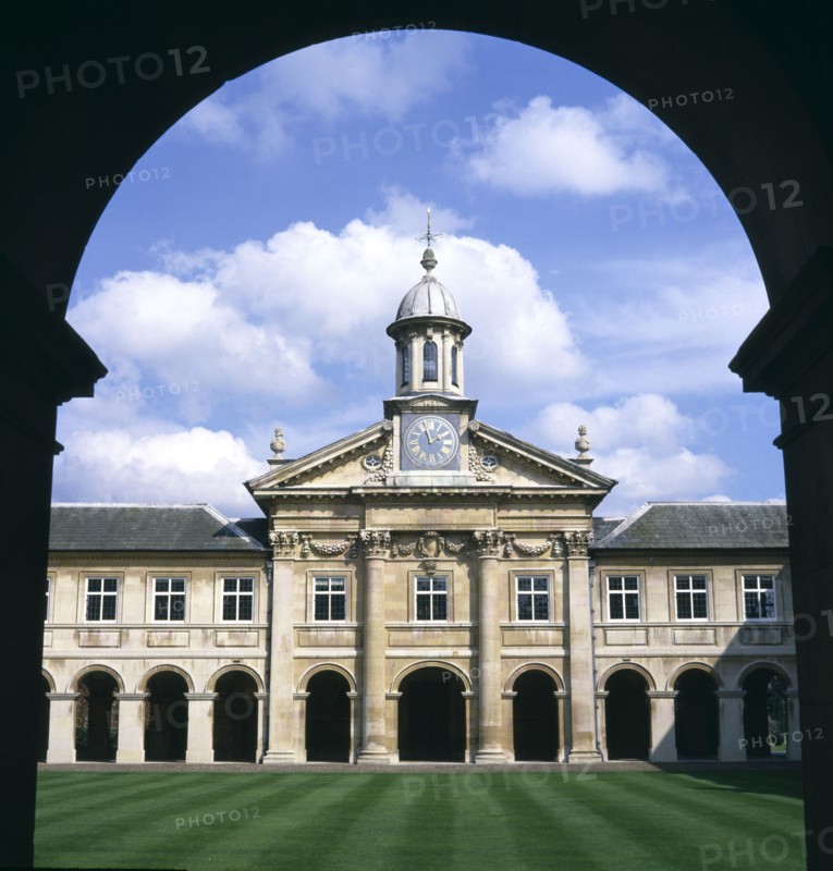 EDUCATION, University, Cambridge, Emmanuel College Quadrangle Cloisters framed by arch