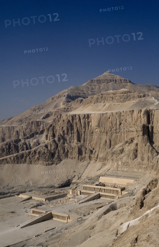 EGYPT, Luxor, Dier el-Bahri, Thebes view of the Mortuary at the Temple of Hatshepsut