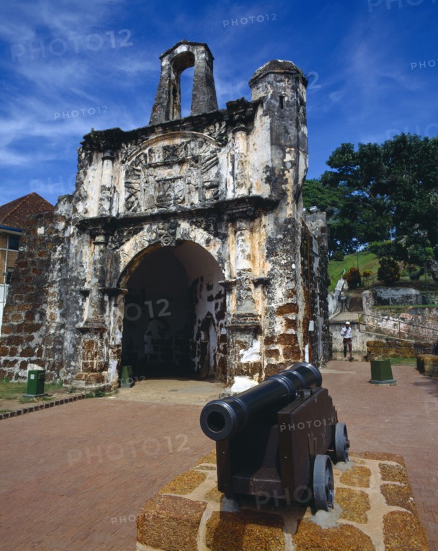 MALAYSIA, Malacca, Porto de Santiago ruined gateway and cannon of Portuguese fort.
