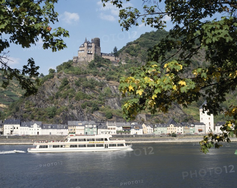 GERMANY, Rhineland, St.Goarshausen, View from St Goar on the River Rhine with a cruise boat passing below Katz Castle