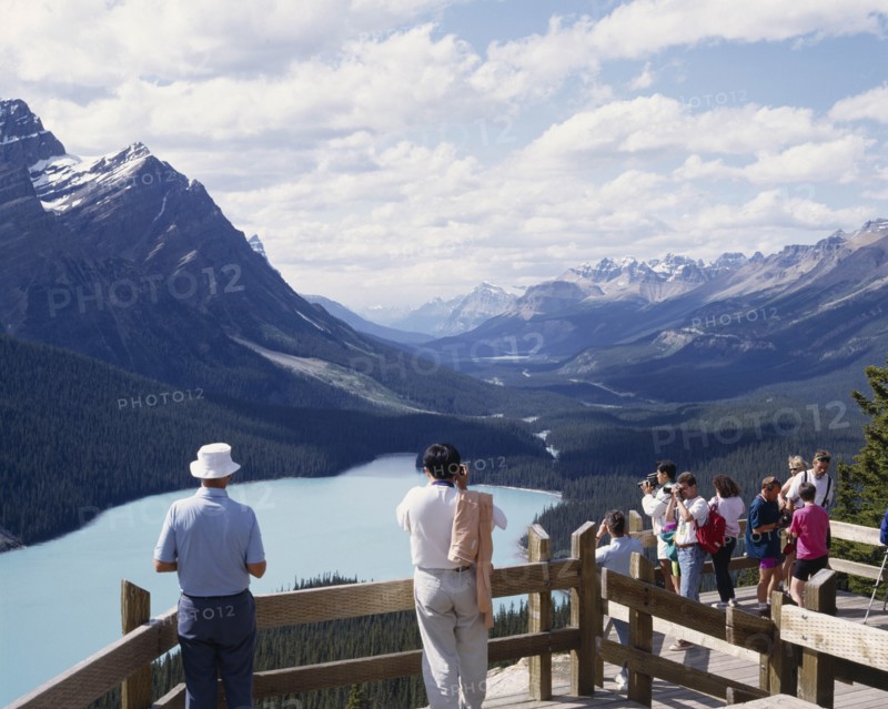 CANADA, Alberta, Peyto Lake, Tourists on the elevated viewing platform over the lake looking towards the mountains