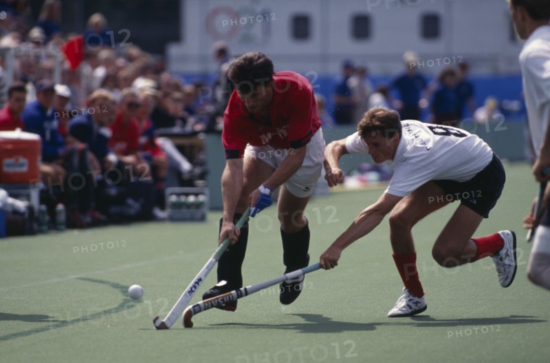 10037111 SPORT Ball Games Mens Hockey Great Britain versus Germany match in Milton Keynes 1992.