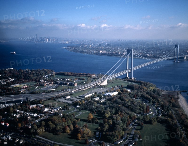 USA, New York, New York City, Verrazano Bridge over the River Hudson between Staten Island and the Brooklyn districts