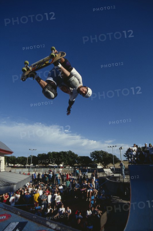 10051508 SPORT  Skate Boarding Backside air