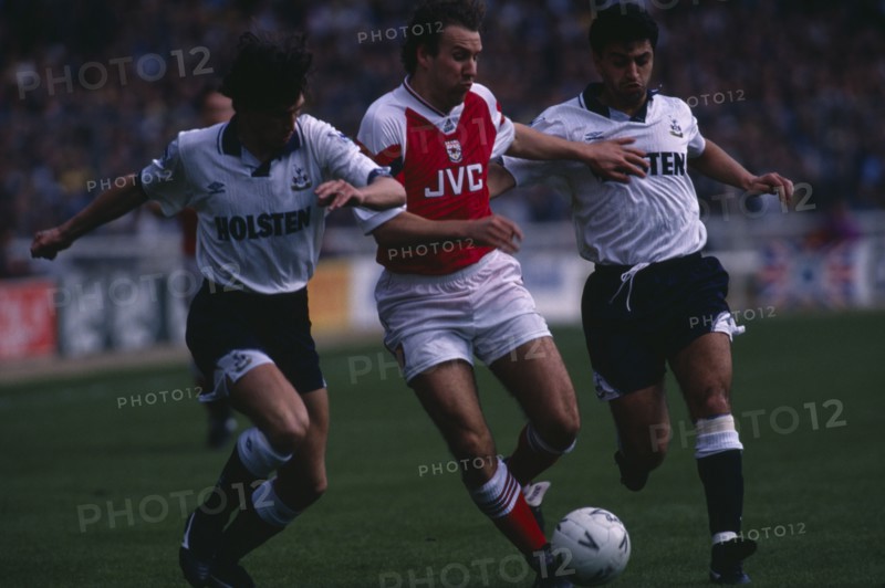 10051517 SPORT Ball Games Football Players tackle in Arsenal versus Spurs match.