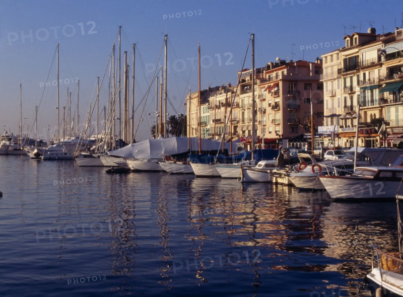 FRANCE, Provence Cote d’Azur, Alps Maritimes, Boats docked at Cannes Harbour.