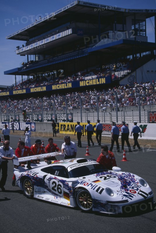 10068540 SPORT  Motorsport Motor Racing Le Mans 24 hour endurance1996. Start line