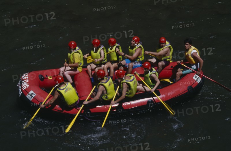 10085699 SPORT Water Sport Rafting White Water Rafting
