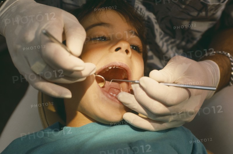 HEALTH, Dentistry, Dentist examining child with mouth wide open