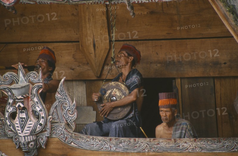 INDONESIA, Sumatra, Lake Toba.  Batak musicians of the Gamelan Simanindo Batak community on Samosir Island