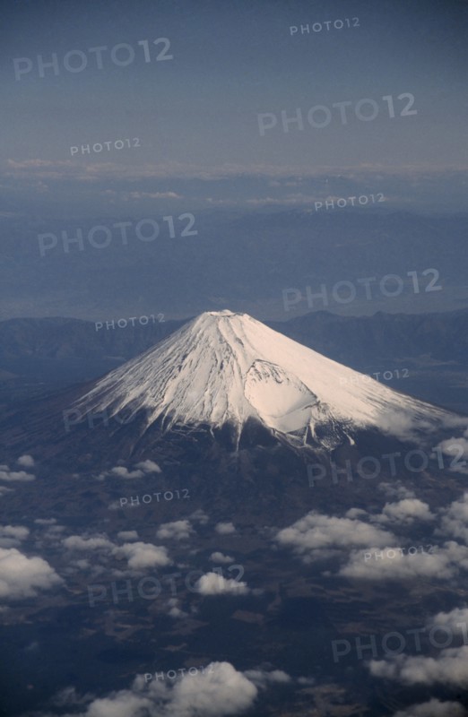 JAPAN, Honshu, Fuji HakoneIzu , Aerial view of Mount Fuji