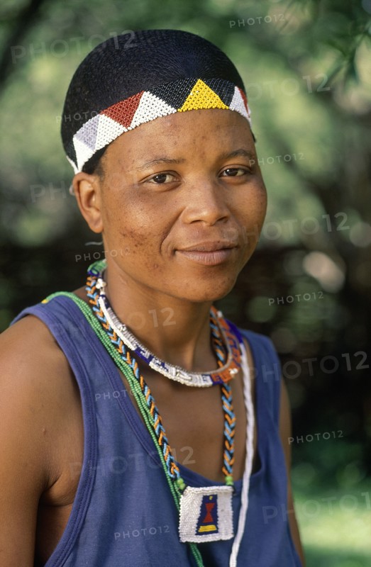 SOUTH AFRICA, KwaZulu Natal, Melmoth, Zulu woman wearing head band and necklace of beads that denotes her change of status to womanhood