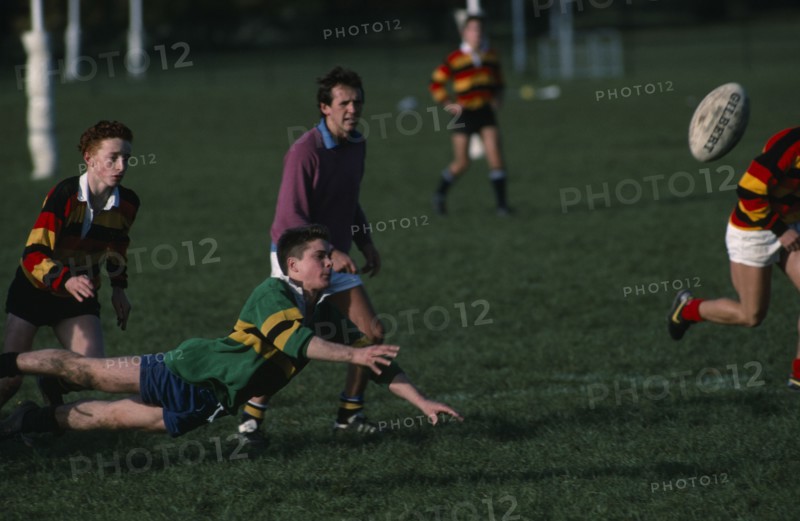 10098941 SPORT  Ball Games Rugby Junior Rugby Game