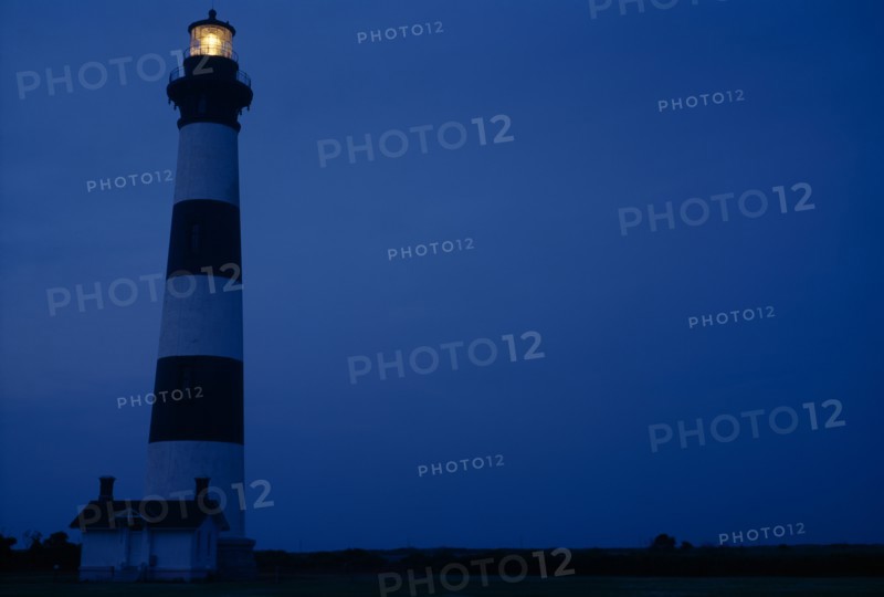 USA, North Carolina, Bodie Island, Lighthouse at night