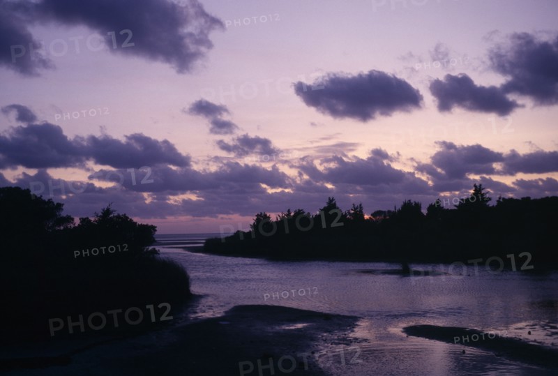 USA, North Carolina, Hattaras Island, Pimlico Sound at night