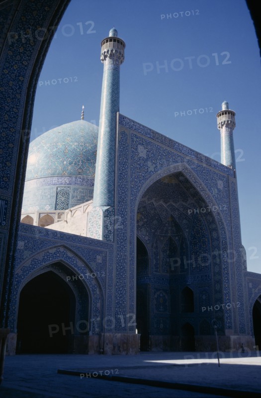 IRAN, Esfahan, View of mosque and dome  Esfahan  Isfahan