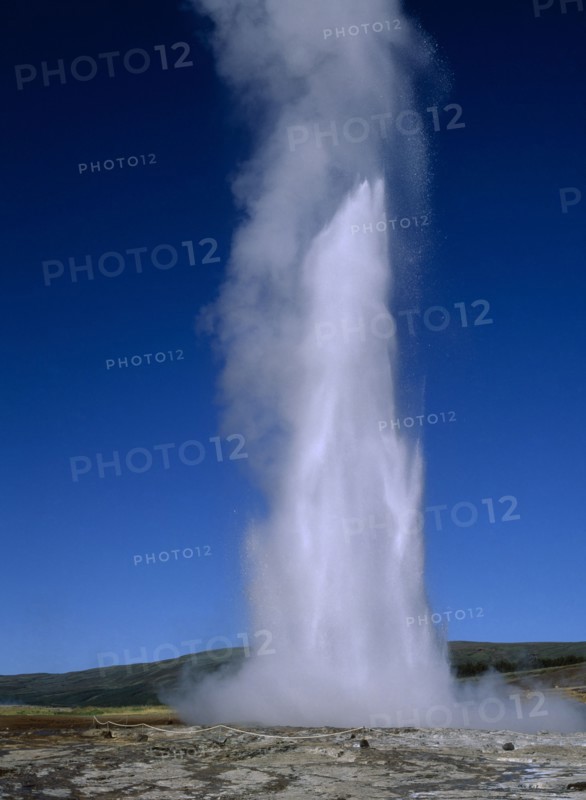 ICELAND, Strokkur Geysir, Volcanic water spout