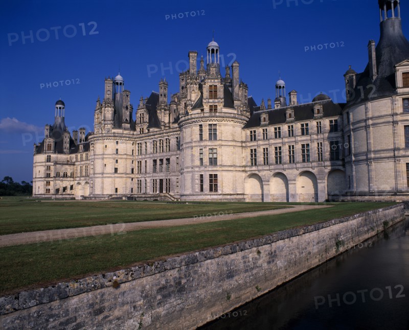 FRANCE, Loire Valley, Loire-et-Cher, Chambord Palace seen from across water and formal gardens