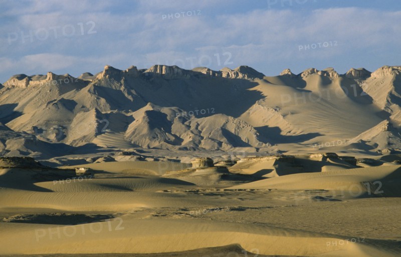 EGYPT, Western Desert , Desert landscape and hills near Dhakla Oasis