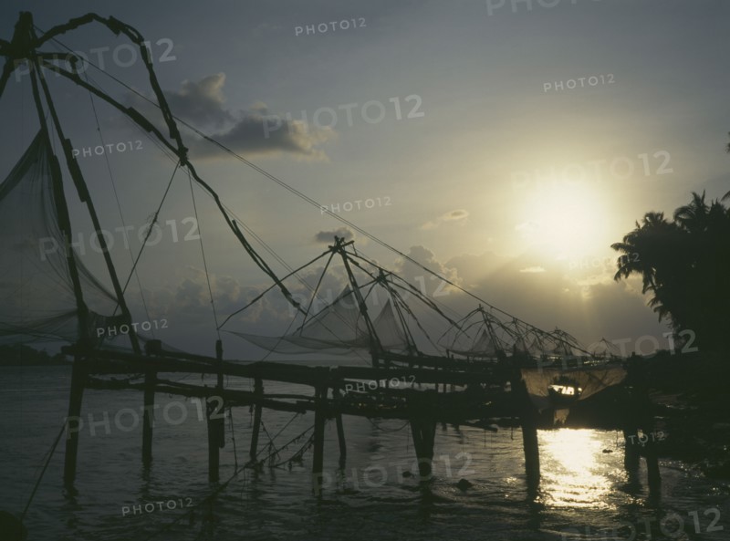 INDIA, Kerala, Cochin, Chinese fishing nets at sunset