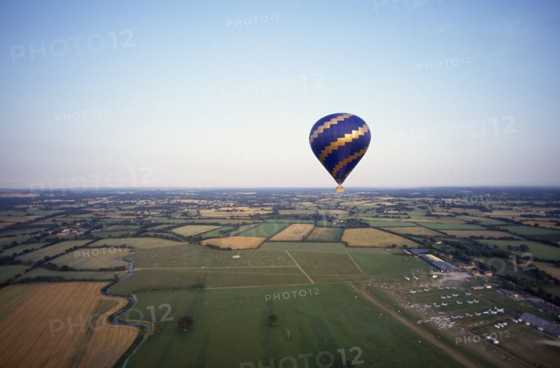 SPORT, Air  , Ballooning, Single hot air balloon over Hedcorn and Kent countryside.