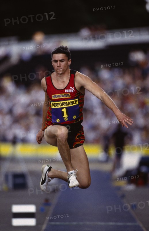 10039031 SPORT Athletics Triple Jump Jonathan Edwards at Crystal Palace