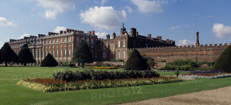 ENGLAND, London, Hampton Court Palace and gardens