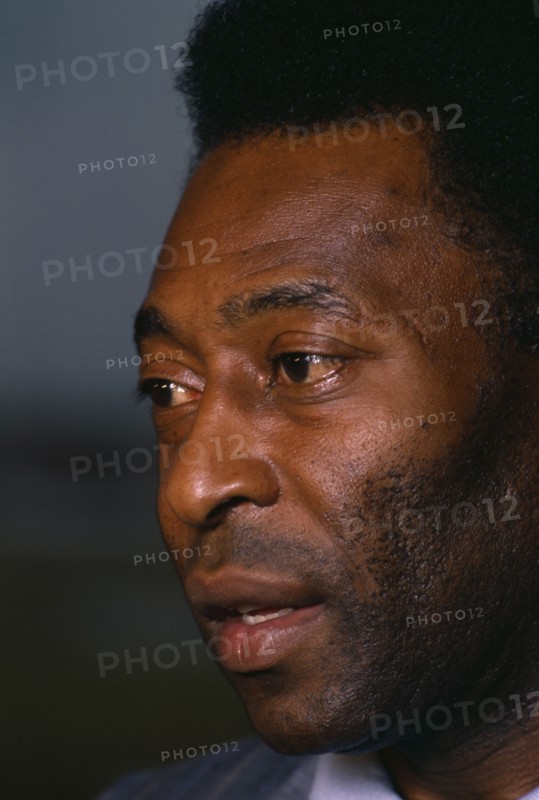10037123 SPORT Ball Games Soccer Close up portrait of Brazilian footballer Pele.
