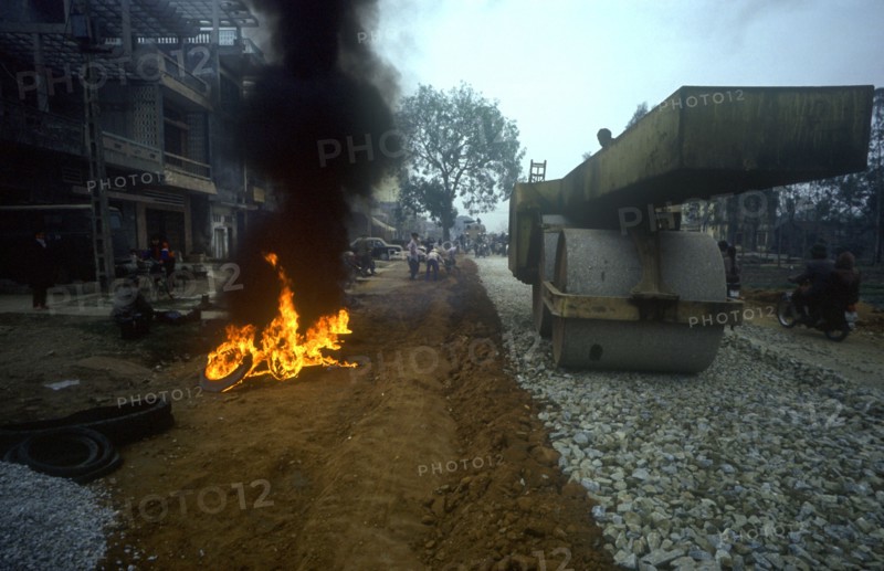 VIETNAM, General, Road construction between Hanoi and Ha Bac Province.