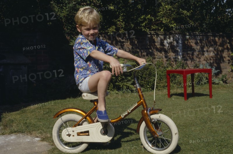 10037909 CHILDREN Leisure Bikes Young boy riding a bicycle.