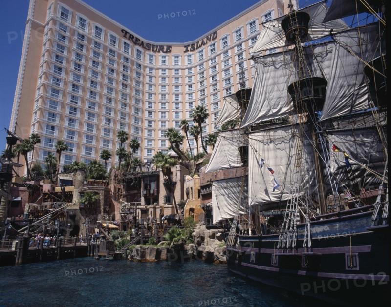 USA, Nevada, Las Vegas, Treasure Island Hotel and Casino. Hotel entrance with pirate ship and pool.
