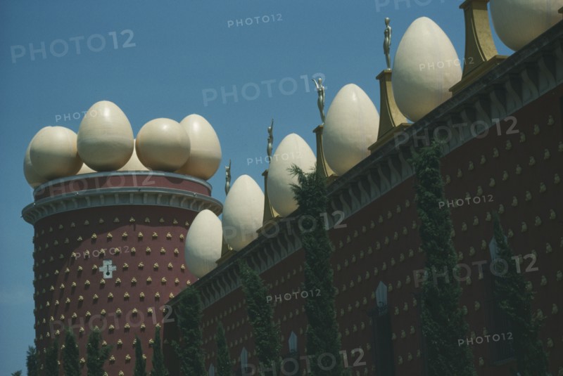 SPAIN, Catalonia, Figueres, Exterior view of the roof of the Dali Museum showing eggs detail on walls