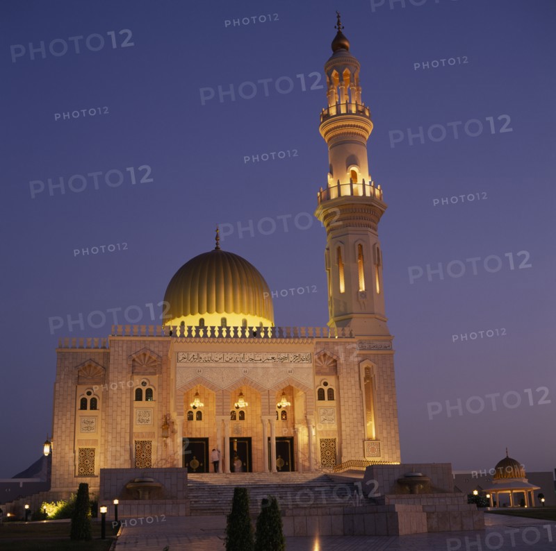 OMAN, Capital Area, Al Khuwair, Zawawi Mosque illuminated at night