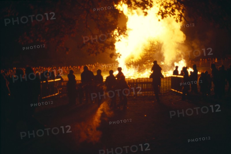 FESTIVALS, Guy Fawkes, People around bonfire.