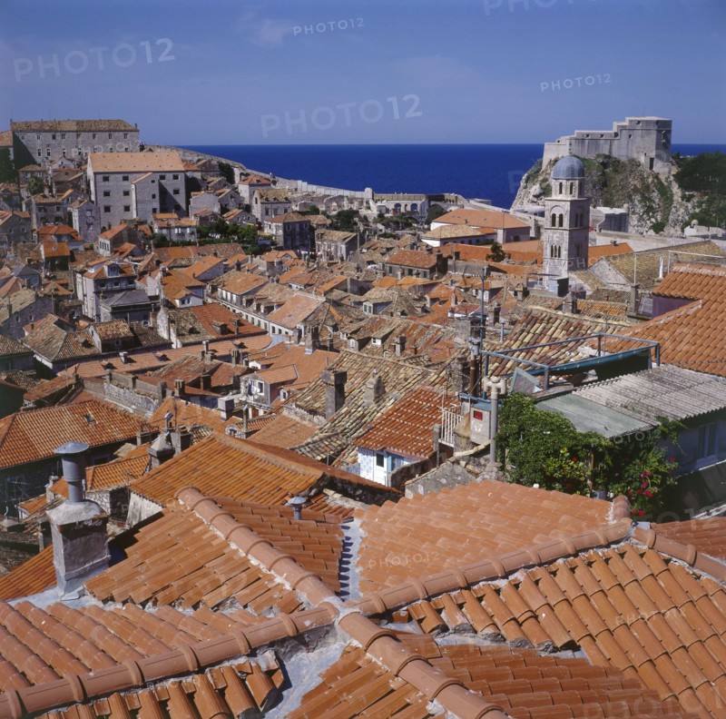 CROATIA, Dubrovnik, View over the city roof tops with red tiled rooves