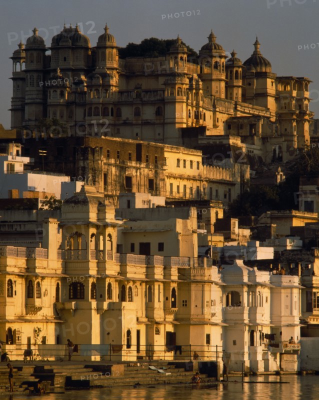INDIA, Rajasthan, Udaipur, City Palace in evening sunlight