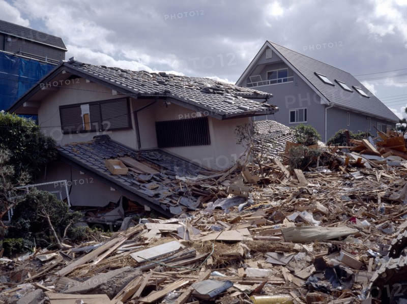 JAPAN, Honshu, Kobe, Suburban earthquake damage in 1995