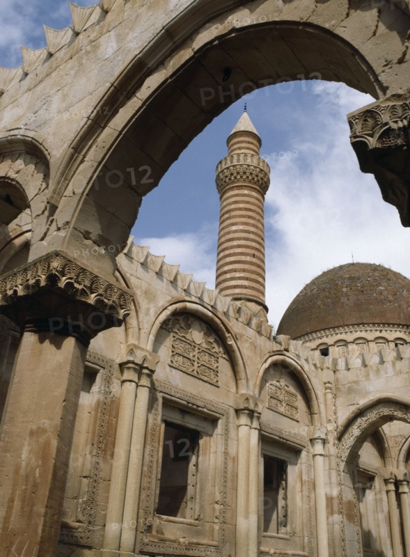 TURKEY, Isnak, Pasna Palace arch