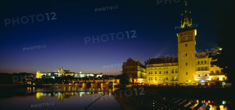 CZECH REPUBLIC, Stredocesky, Prague, View across River Vltava to city at night