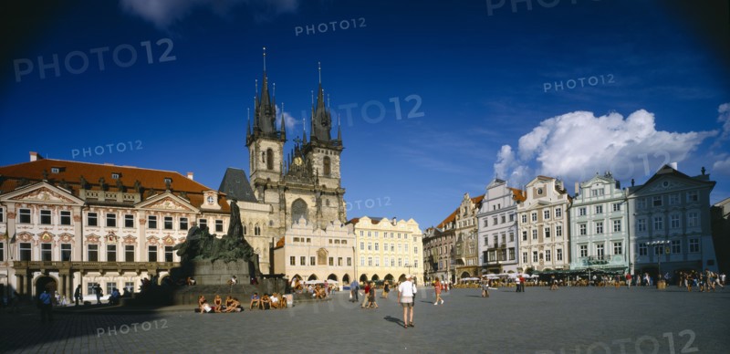 CZECH REPUBLIC, Stredocesky, Prague, View across Old Town Square and pavement cafes.