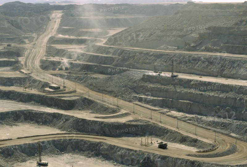 NAMIBIA, Namib Desert, Rossing, View over layerd landscape of the open cast Uranium Mine