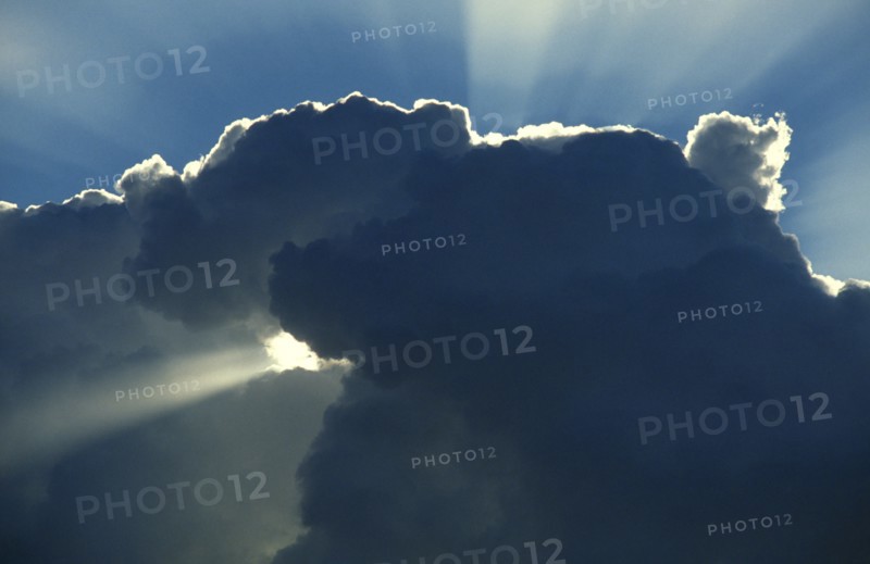 CLIMATE, Climate, Clouds, The rays of the sun breaking from behind clouds